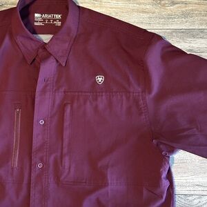 maroon Ariat VentTEK button-up shirt features zippered chest pockets Large